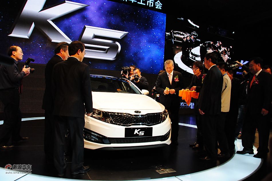 东风悦达起亚K5上市现场图