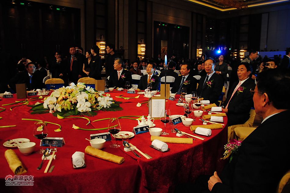 东风悦达起亚K5上市现场图