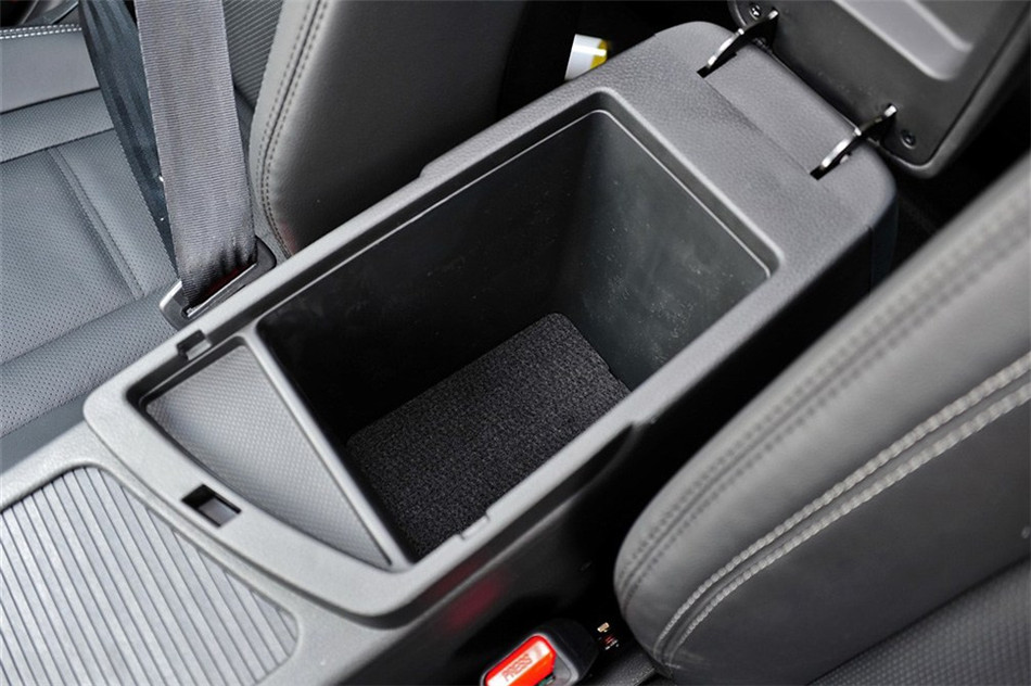 起亚K5 2012款 2.0L AT Premium 空间