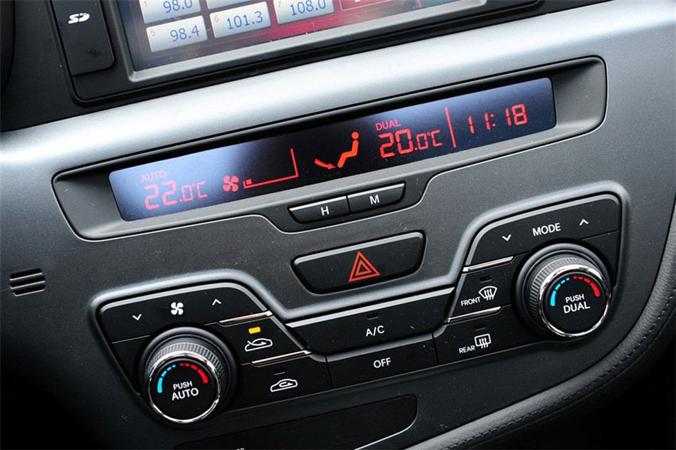 起亚K5 2012款 2.0L AT Premium 内饰