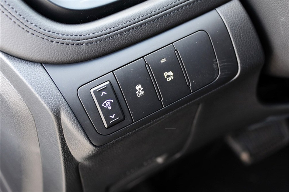 起亚K5 2012款 2.0L AT Premium 内饰