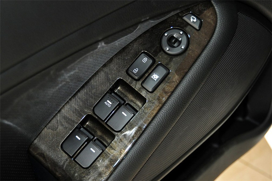 起亚K5 2012款 2.0L AT DLX 空间