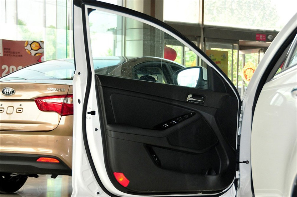 起亚K5 2012款 2.0L AT DLX 空间