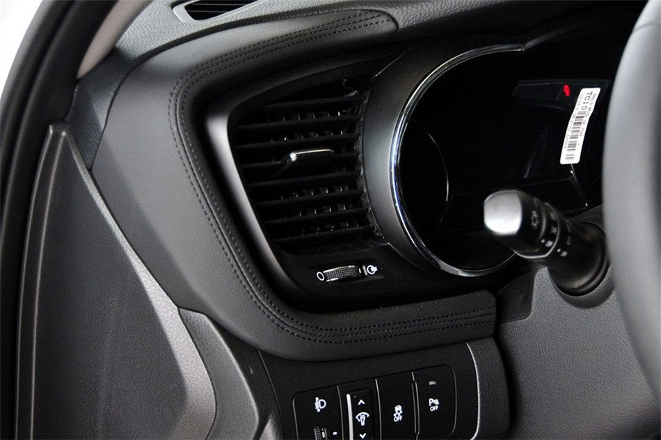 起亚K5 2012款 2.0L AT DLX 内饰