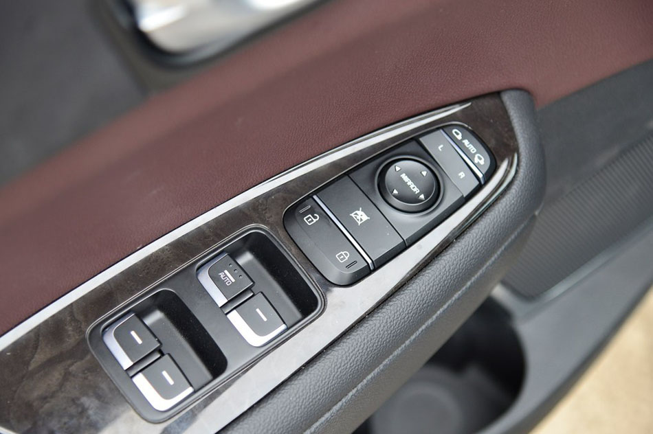 2016款 1.6T 自动PREMIUM 座椅空间