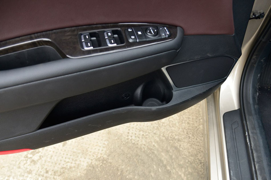 2016款 1.6T 自动PREMIUM 座椅空间