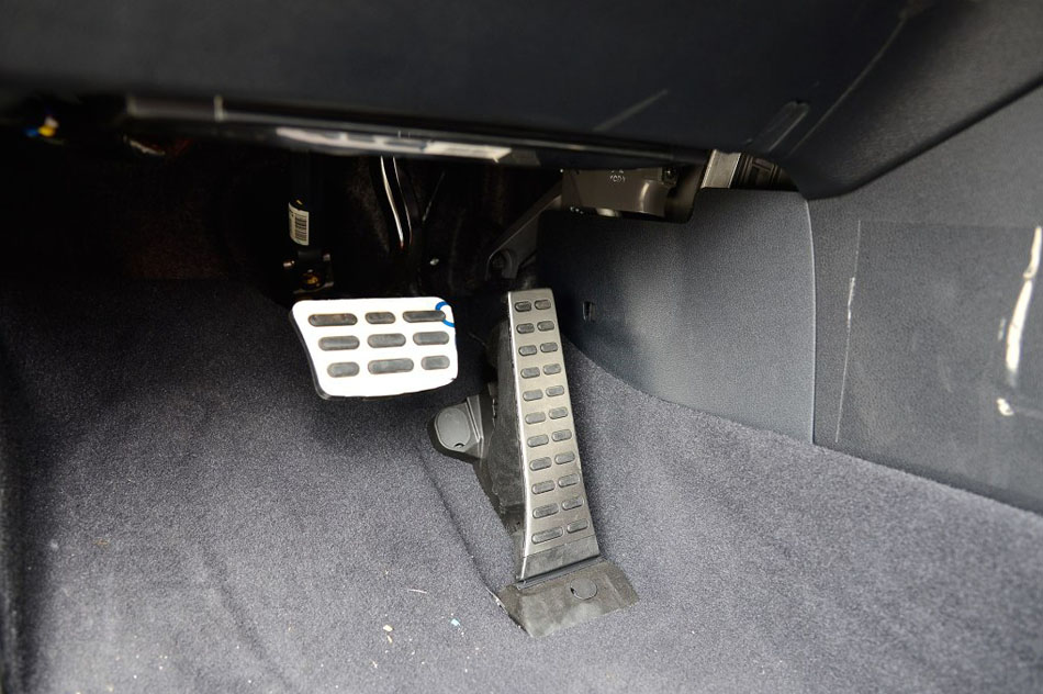 2016款 1.6T 自动PREMIUM 座椅空间