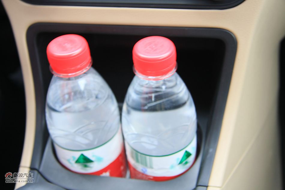 MG3座椅空间图片