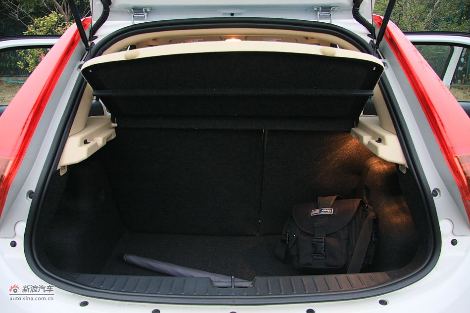 MG3座椅空间图片