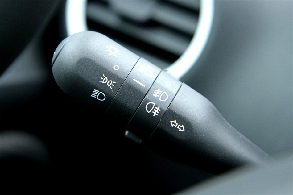 MG3 2013款 1.3L AT 舒适版 内饰