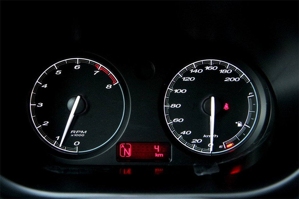 MG3 2013款 1.3L AT 舒适版 内饰