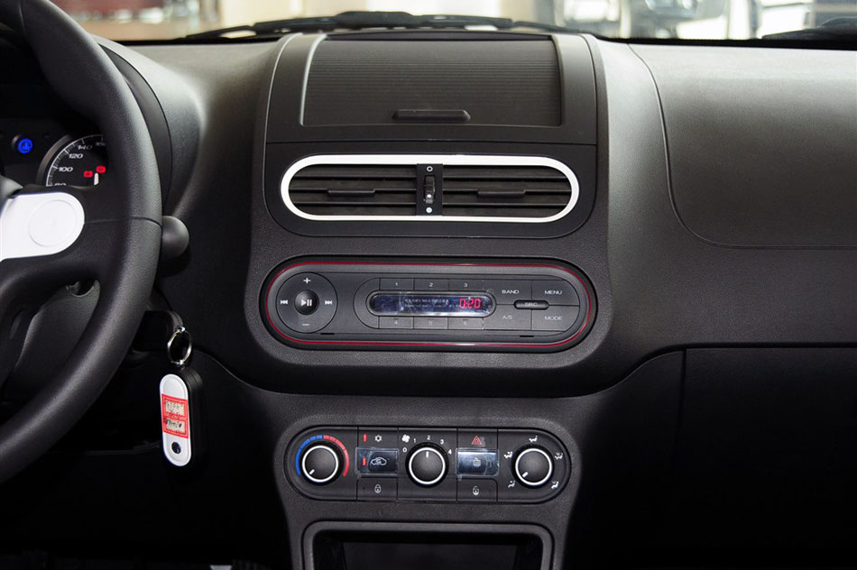 2013款 1.5L 手动超值版 内饰