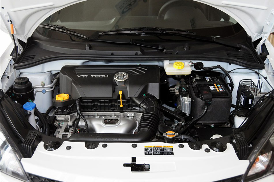 2013款 1.5L 手动超值版 引擎底盘