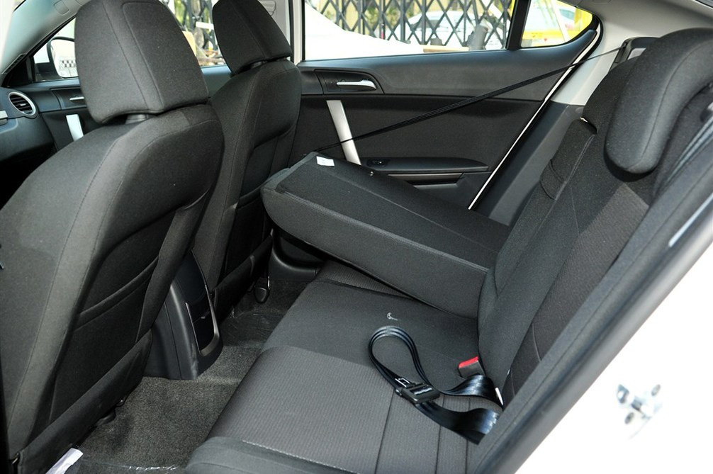 掀背 2013款 1.8T MT GT超值版 空间