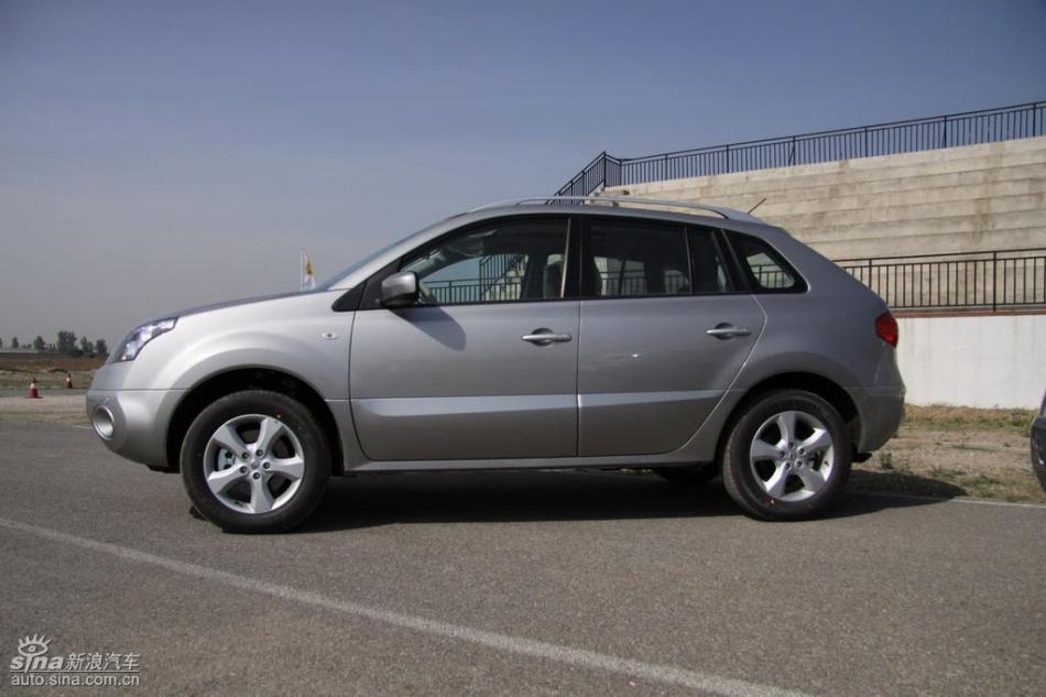 新浪试驾雷诺科雷傲外观实拍图