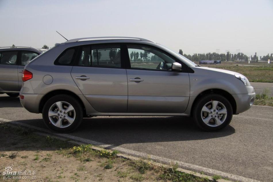 新浪试驾雷诺科雷傲外观实拍图