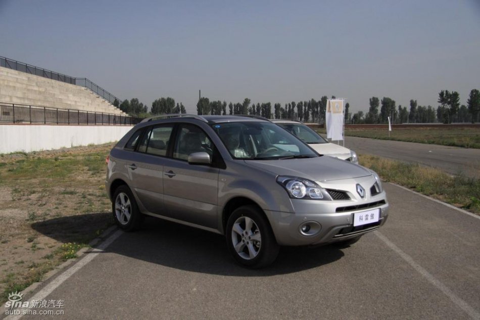 新浪试驾雷诺科雷傲外观实拍图