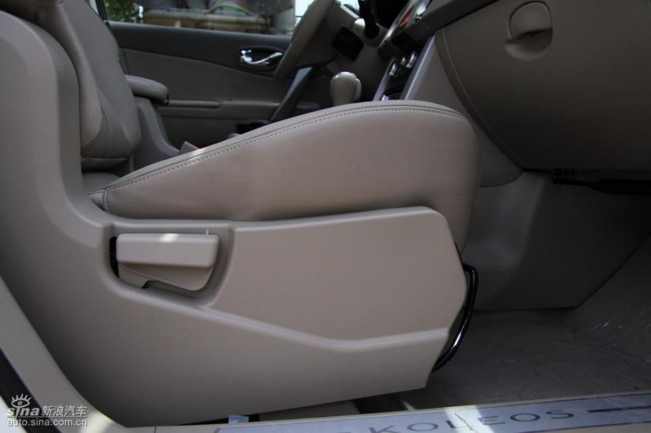 新浪试驾雷诺科雷傲内饰实拍图
