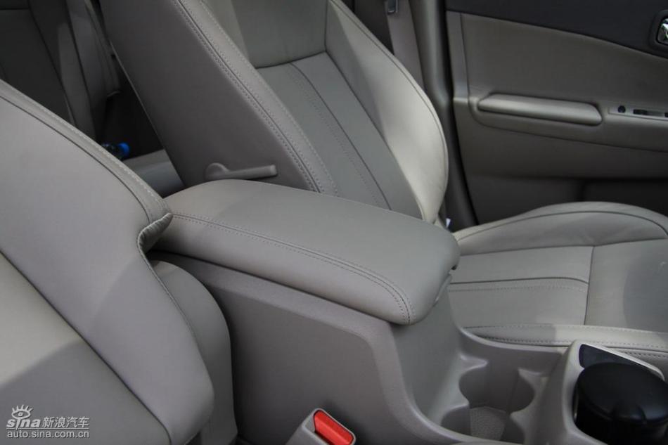 新浪试驾雷诺科雷傲内饰实拍图