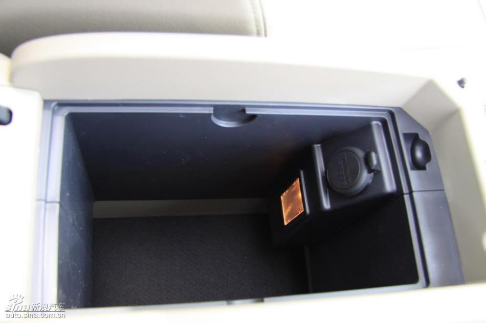 新浪试驾雷诺科雷傲内饰实拍图