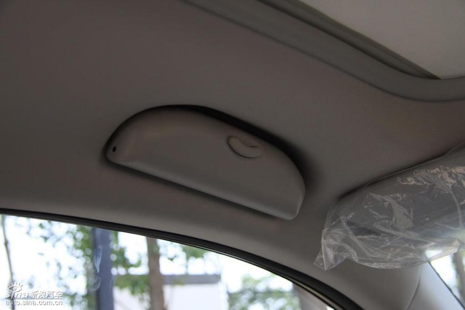 新浪试驾雷诺科雷傲内饰实拍图