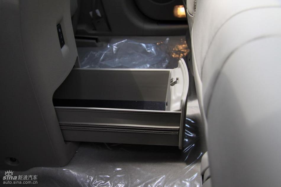 新浪试驾雷诺科雷傲内饰实拍图