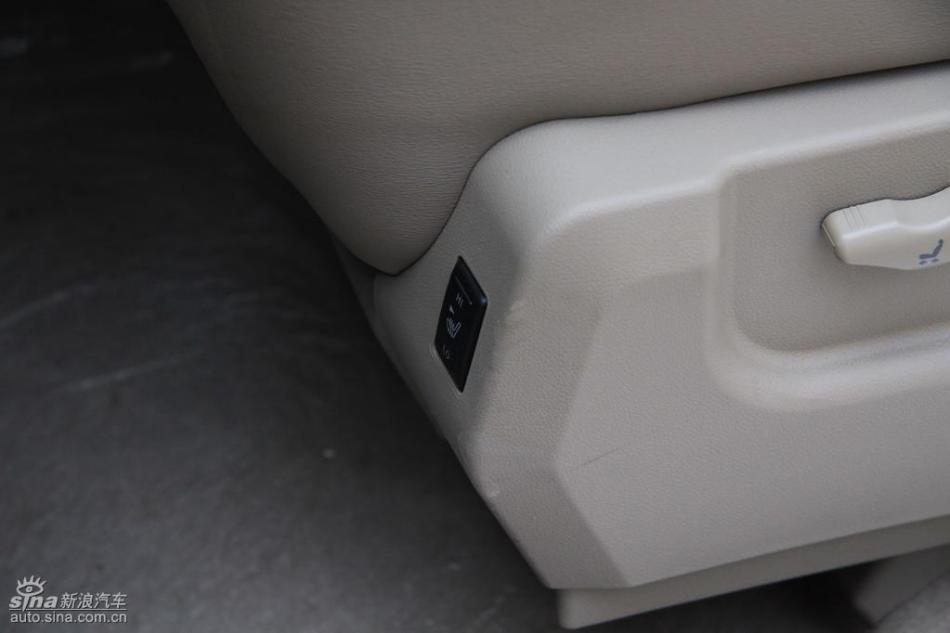 新浪试驾雷诺科雷傲内饰实拍图