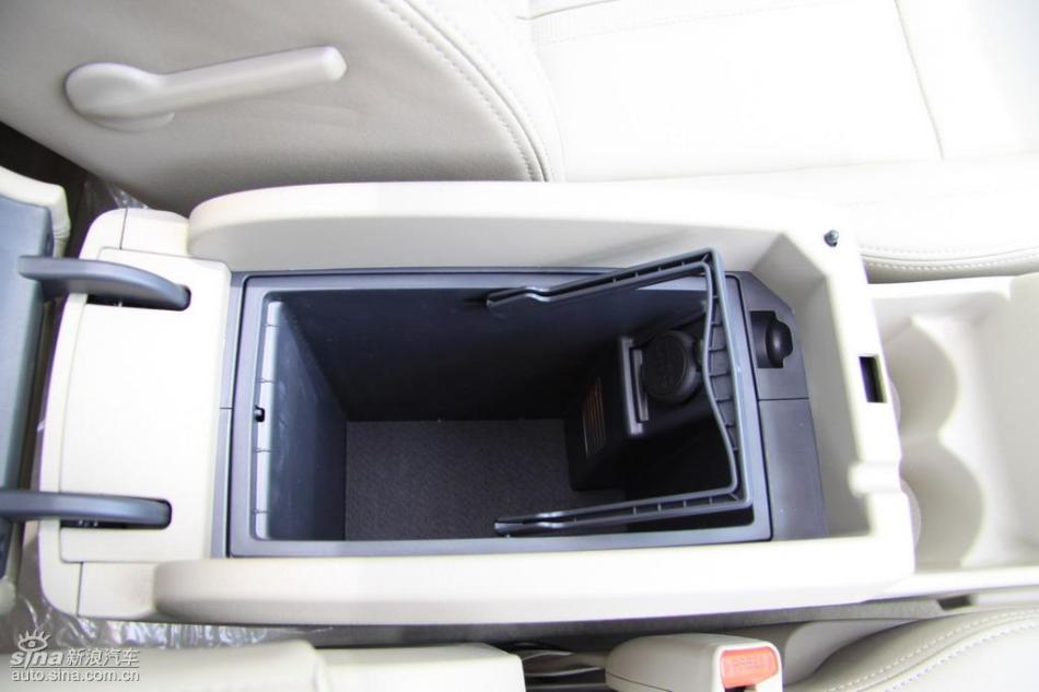 新浪试驾雷诺科雷傲内饰实拍图