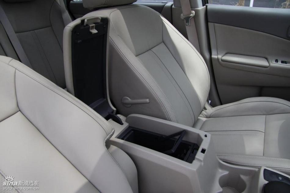 新浪试驾雷诺科雷傲内饰实拍图