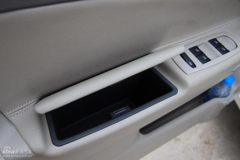 新浪试驾雷诺科雷傲内饰实拍图