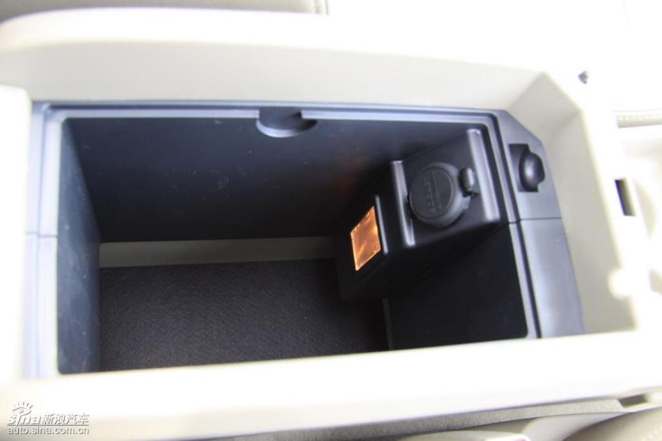 新浪试驾雷诺科雷傲内饰实拍图