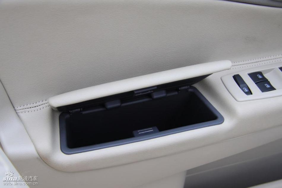 新浪试驾雷诺科雷傲内饰实拍图