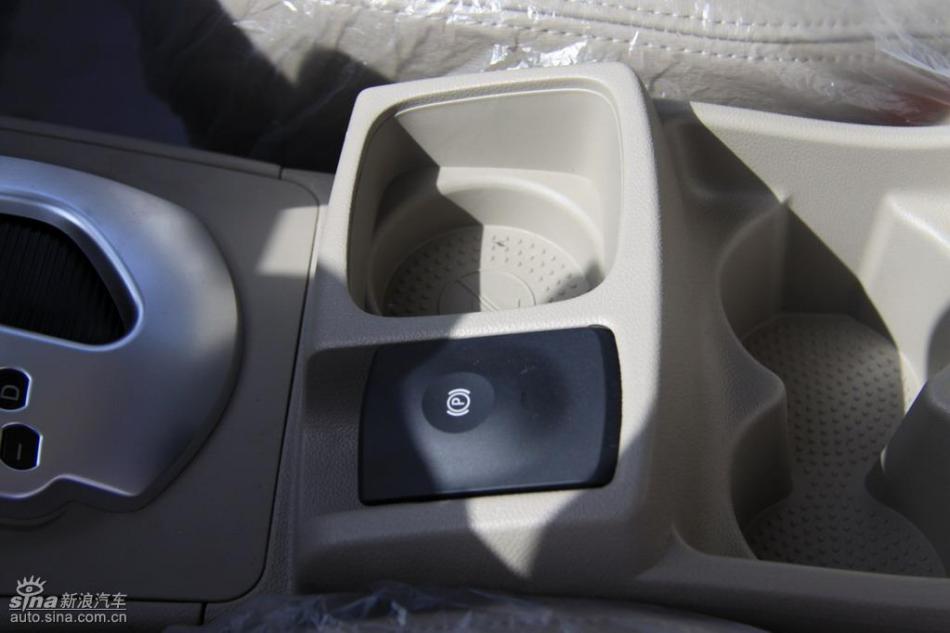 新浪试驾雷诺科雷傲内饰实拍图