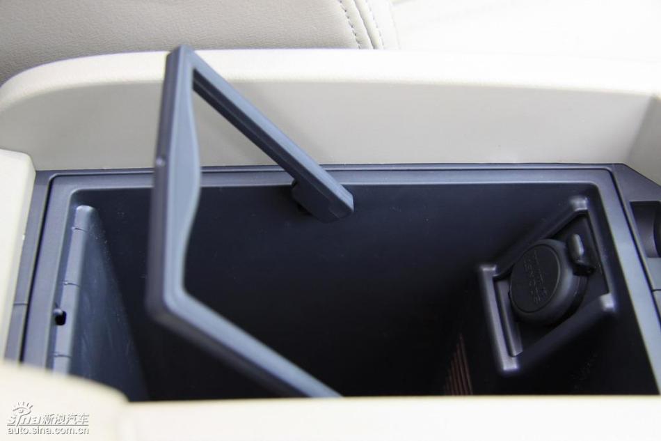 新浪试驾雷诺科雷傲内饰实拍图