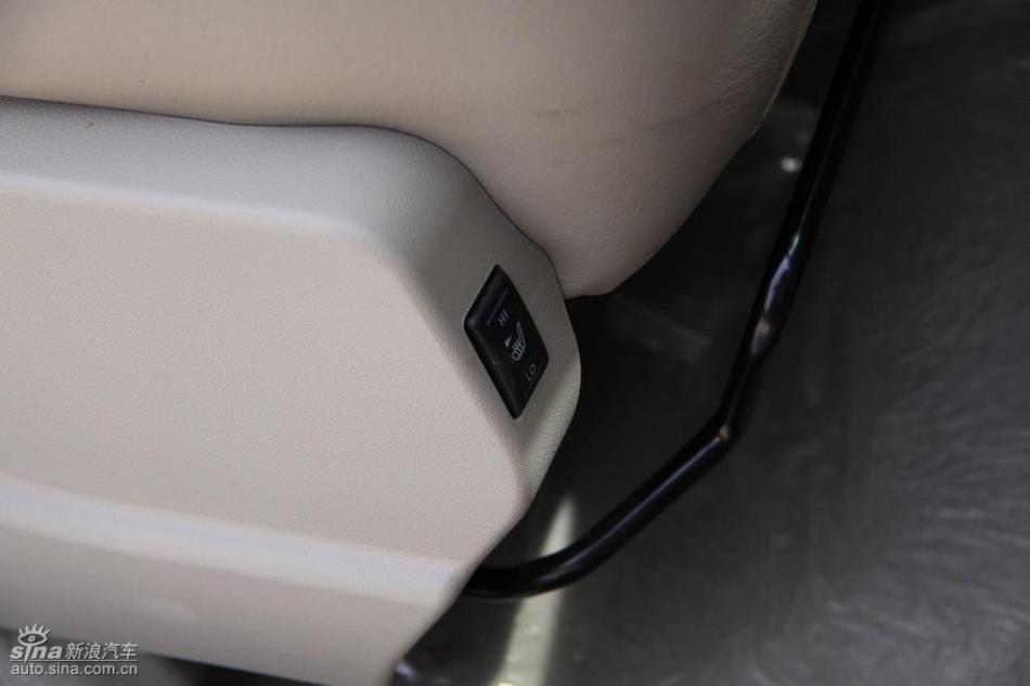 新浪试驾雷诺科雷傲内饰实拍图