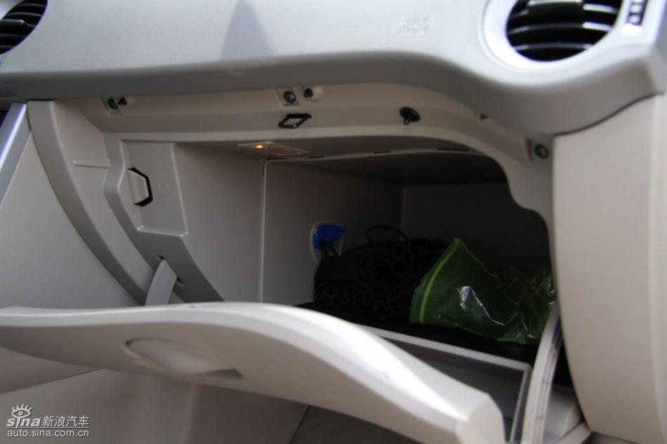 新浪试驾雷诺科雷傲内饰实拍图