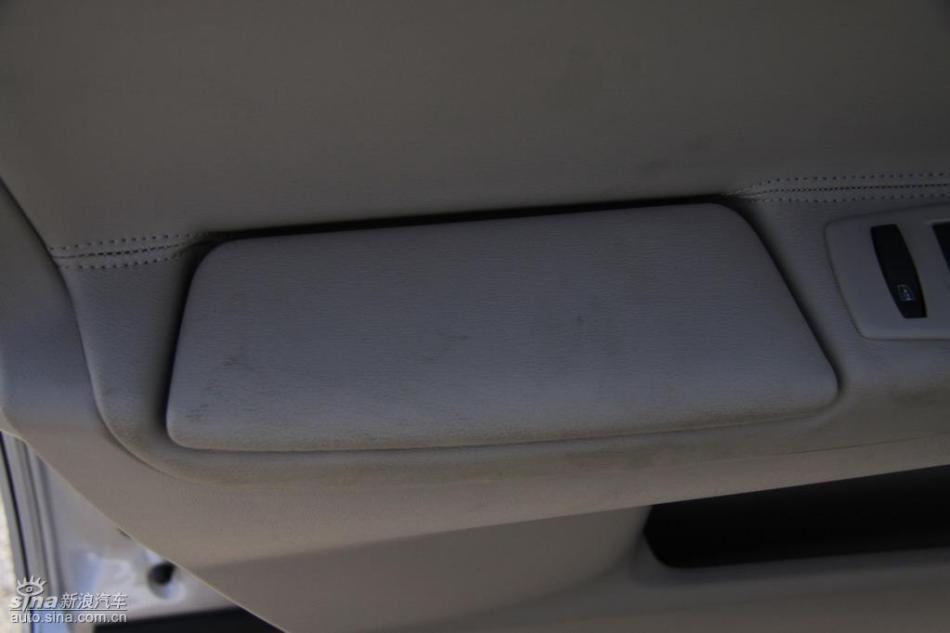 新浪试驾雷诺科雷傲内饰实拍图