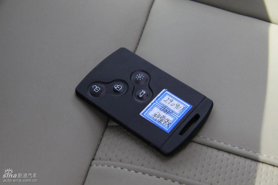 新浪试驾雷诺科雷傲内饰实拍图