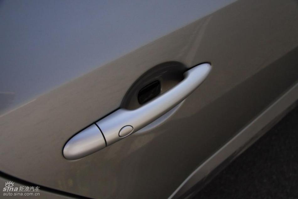 新浪试驾雷诺科雷傲外观实拍图