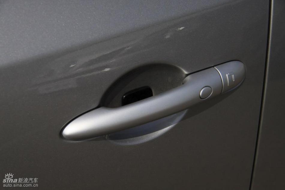 新浪试驾雷诺科雷傲外观实拍图