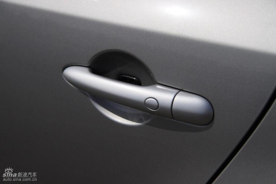 新浪试驾雷诺科雷傲外观实拍图