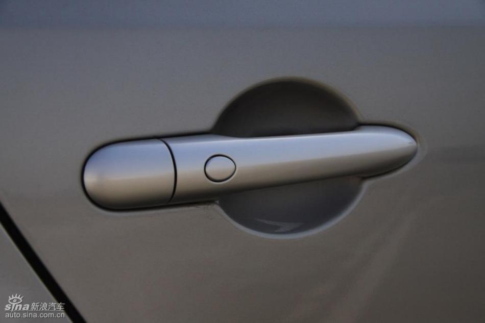 新浪试驾雷诺科雷傲外观实拍图