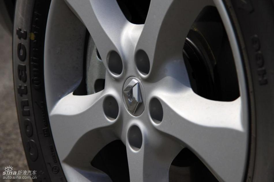 新浪试驾雷诺科雷傲外观实拍图