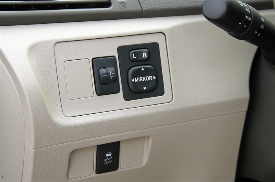 2012款逸致1.8L CVT舒适多功能版