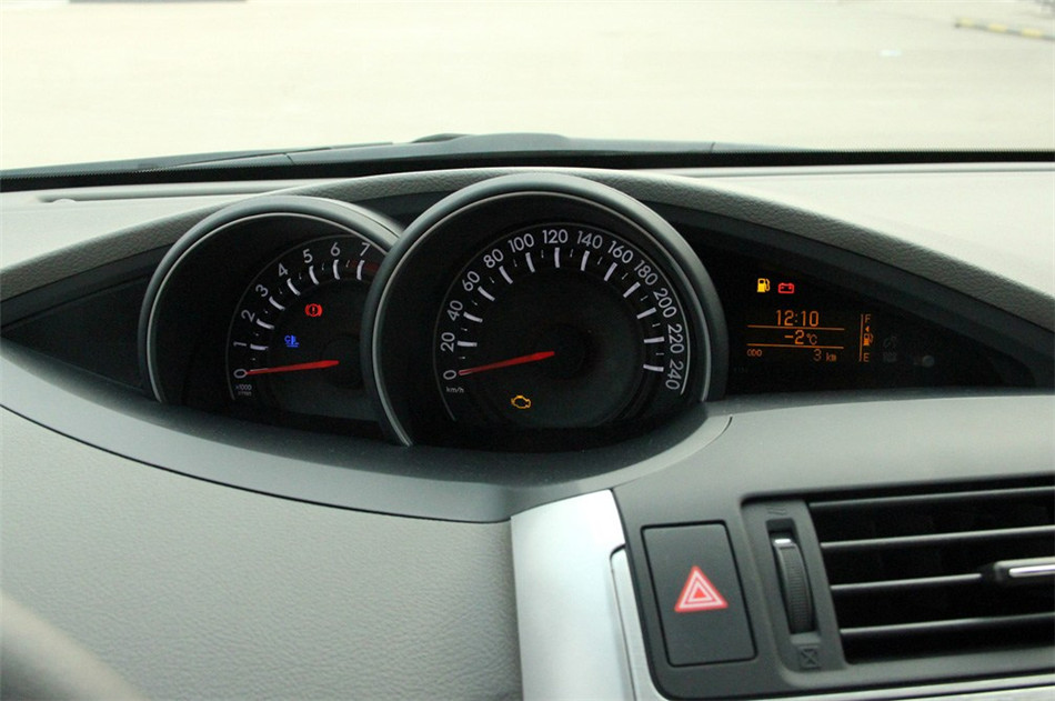 2012款逸致1.8L CVT舒适多功能版