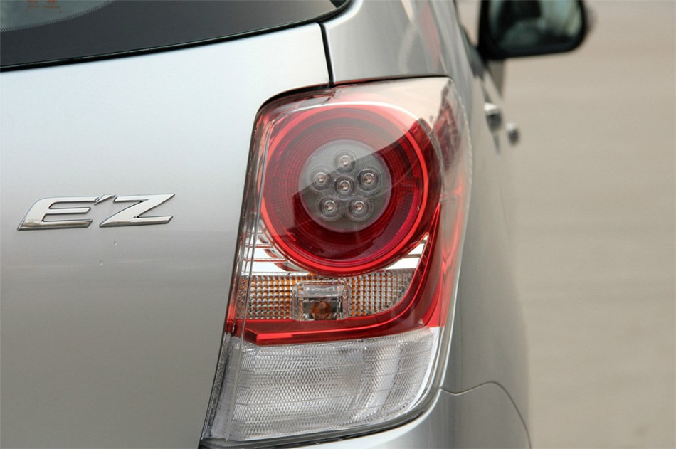 2012款逸致1.8L CVT舒适多功能版