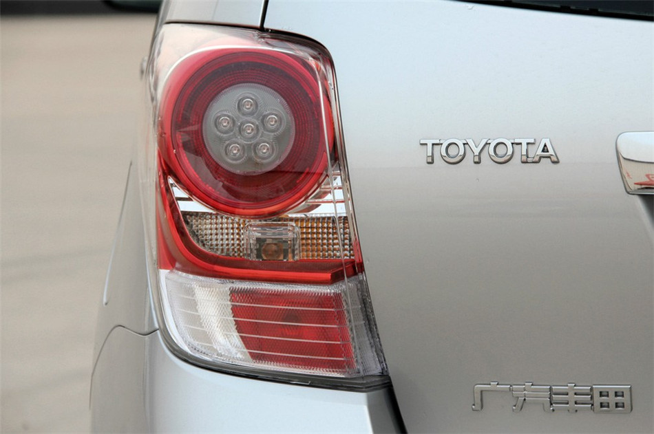 2012款逸致1.8L CVT舒适多功能版