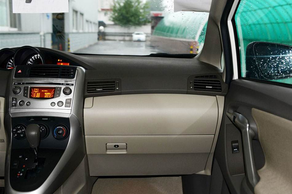 2015款 180E CVT跨界版 内饰