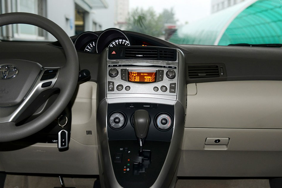 2015款 180E CVT跨界版 内饰