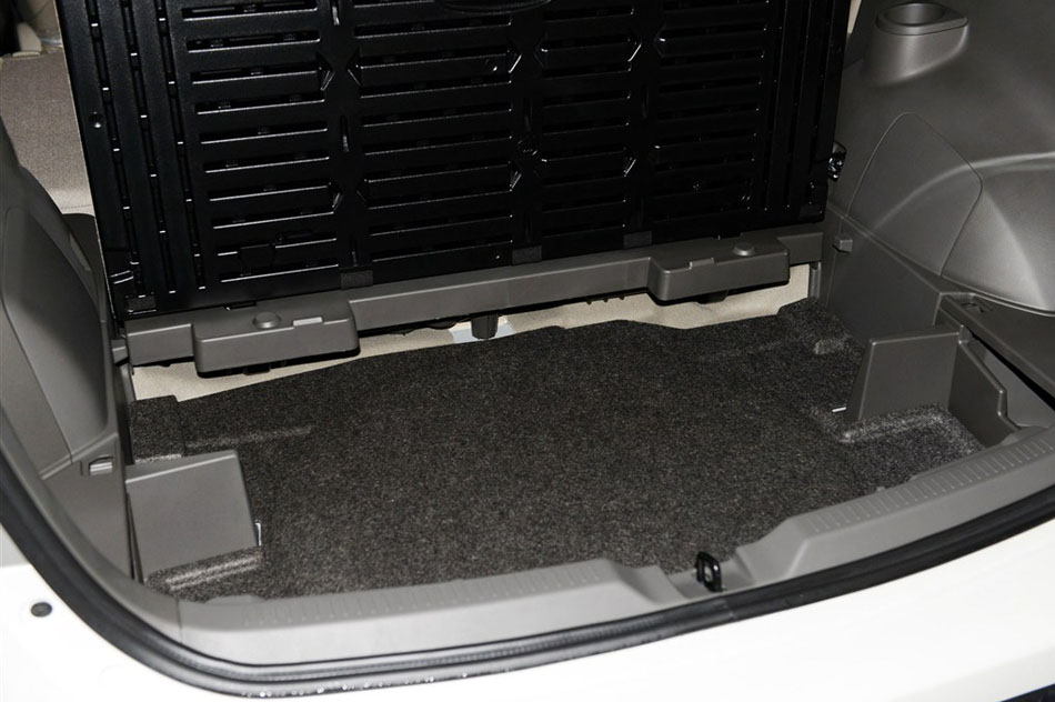 2015款 180E CVT跨界版 座椅空间